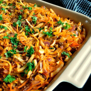 Onsdag Uge 48: Karamelliseret hvidkål med ”spicy” oksekød og salat